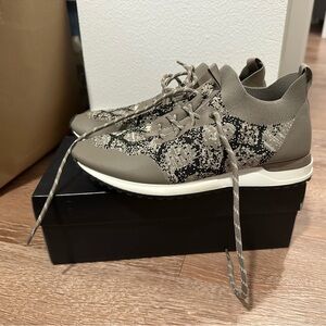 Snake skin knit work shoes